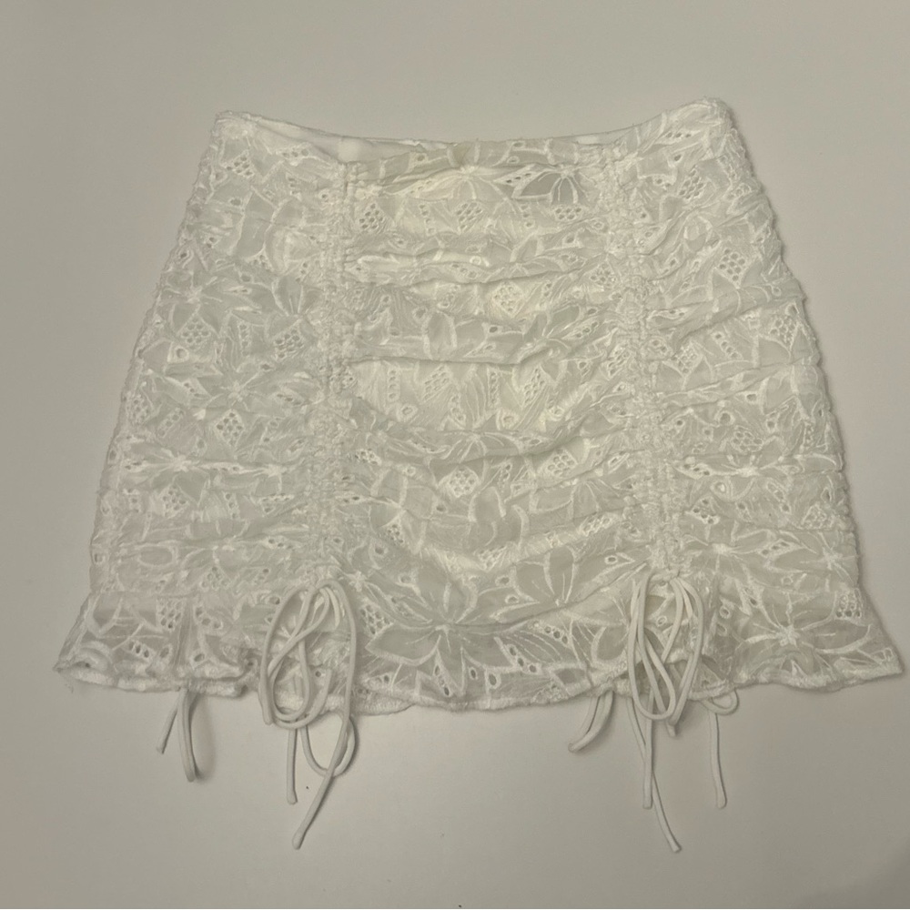 4SI3NNA: White Lace Skirt, Size: XS